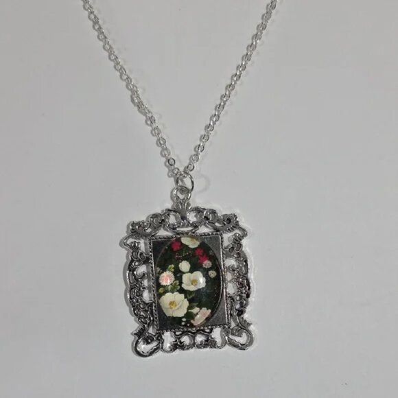 Vintage Silver Floral Scrollwork Pendant Necklace – Elegant Botanical Charm - Picture 9 of 9